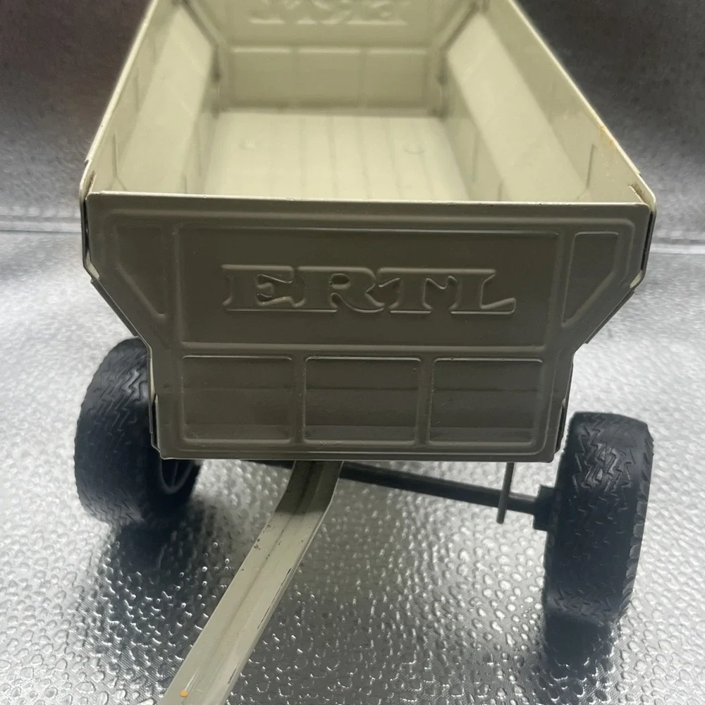 Vintage Ertl Grain Feed Wagon Trailer Farming Toy's Pressed Steel (1054) - Picture 7 of 16